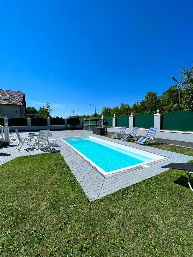 Traum Apartment Mit Pool+Balkon Bécs Kültér fotó