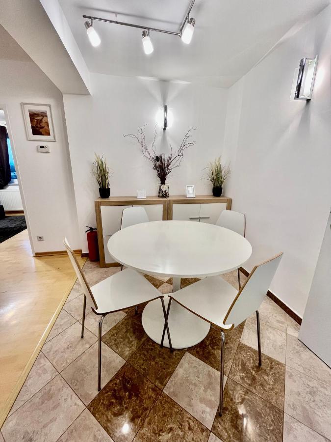 Traum Apartment Mit Pool+Balkon Bécs Kültér fotó
