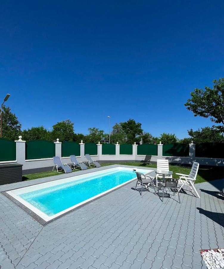 Traum Apartment Mit Pool+Balkon Bécs Kültér fotó