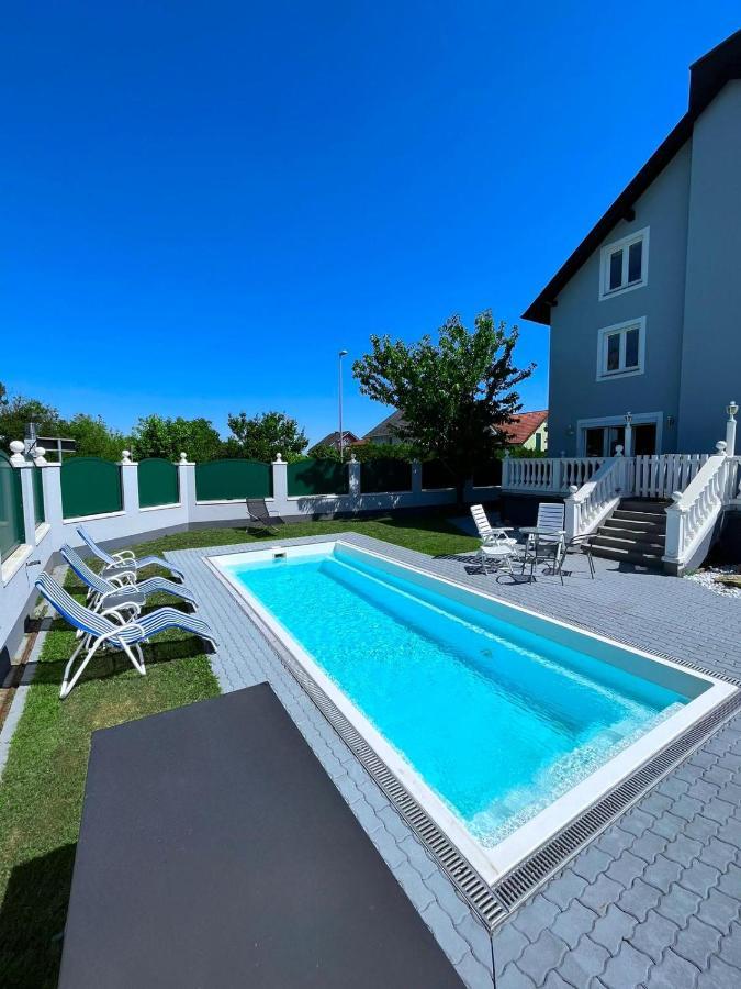 Traum Apartment Mit Pool+Balkon Bécs Kültér fotó