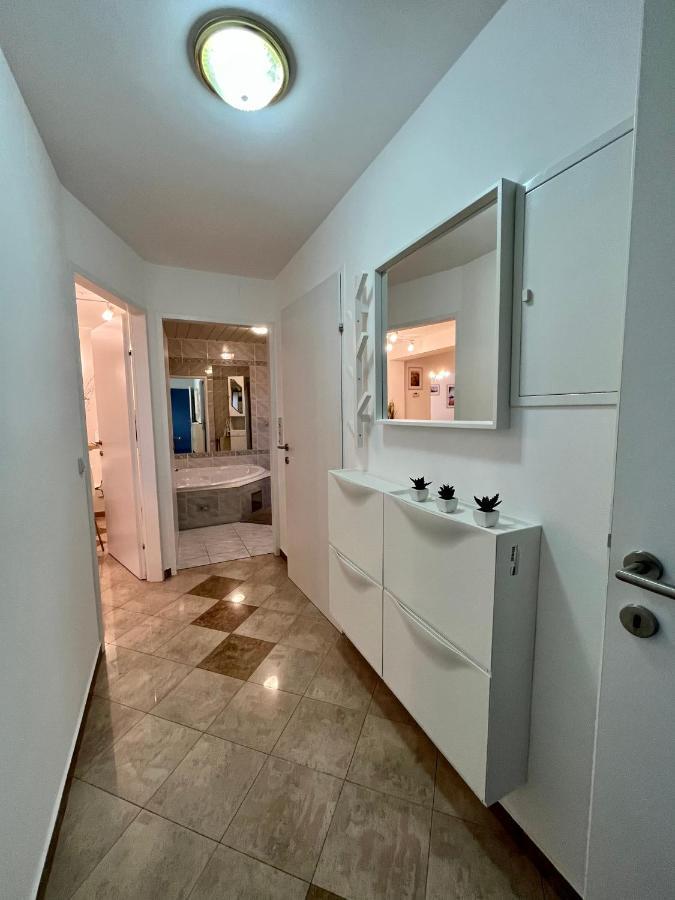 Traum Apartment Mit Pool+Balkon Bécs Kültér fotó