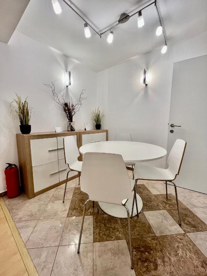 Traum Apartment Mit Pool+Balkon Bécs Kültér fotó