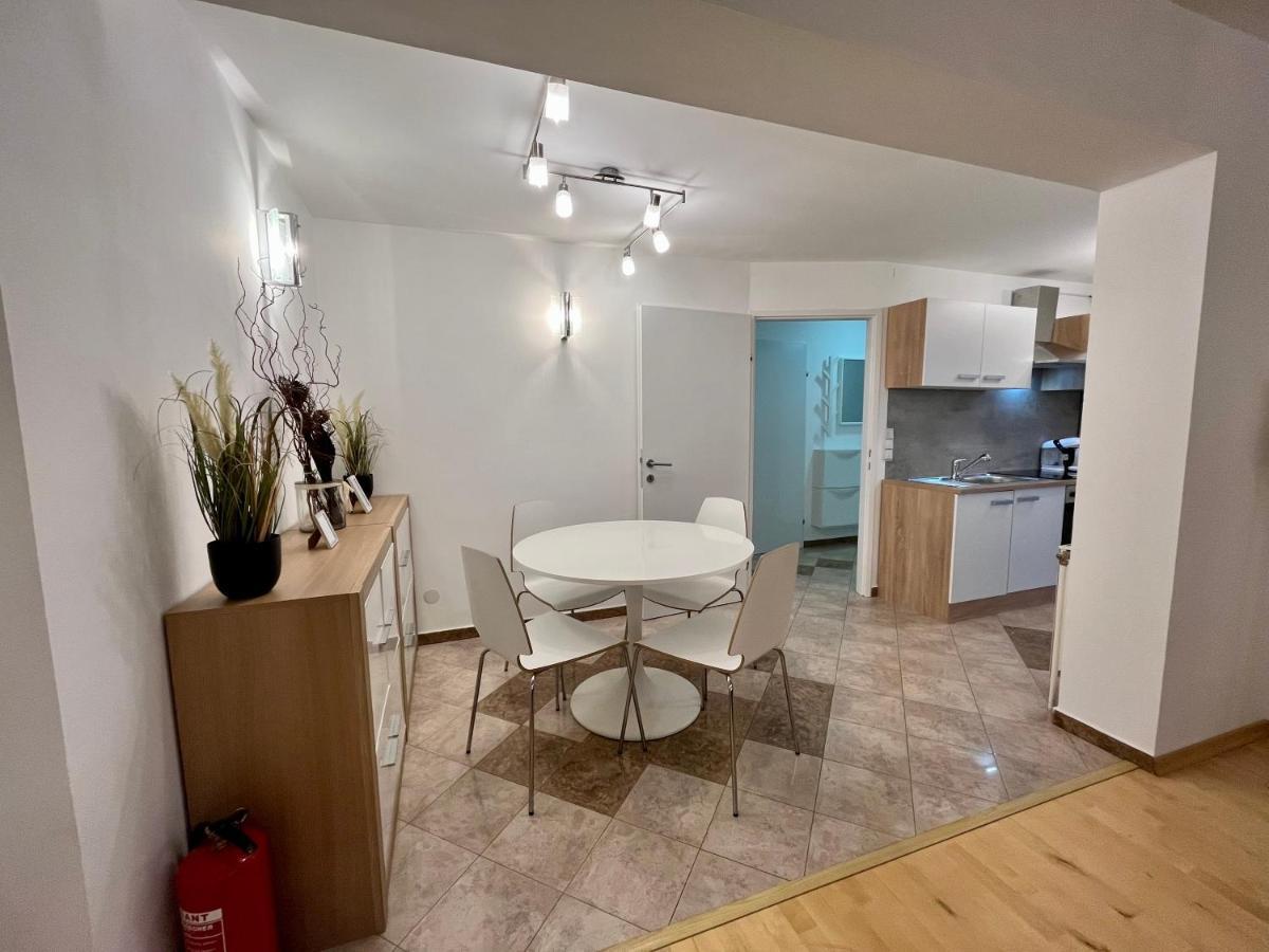 Traum Apartment Mit Pool+Balkon Bécs Kültér fotó