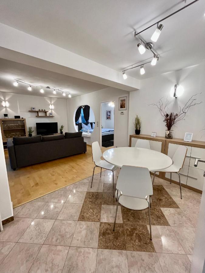 Traum Apartment Mit Pool+Balkon Bécs Kültér fotó