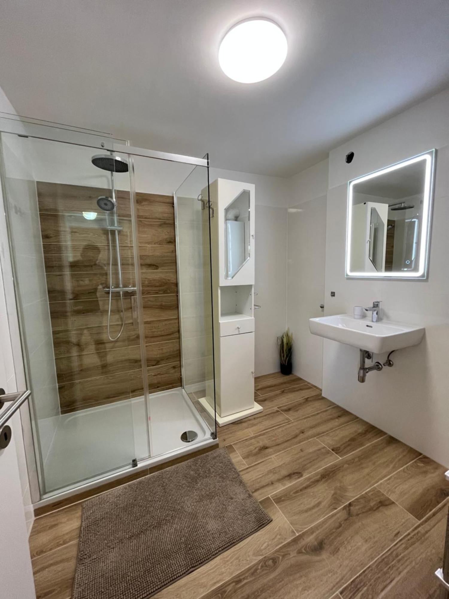 Traum Apartment Mit Pool+Balkon Bécs Kültér fotó