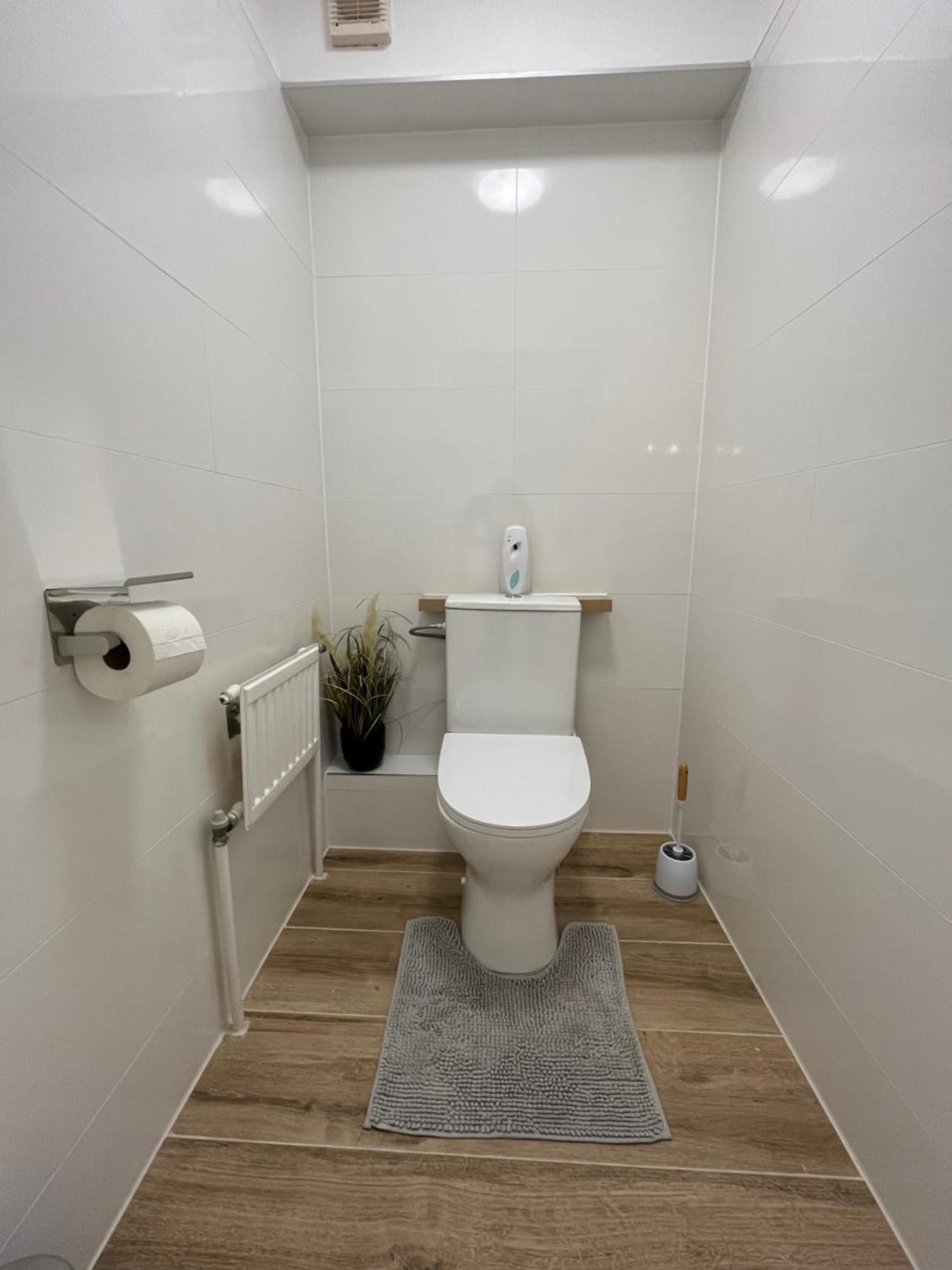 Traum Apartment Mit Pool+Balkon Bécs Kültér fotó